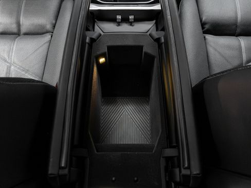 Used 2023 BMW 760i xDrive image 30