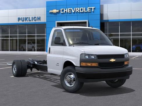 New 2025 Chevrolet Express 4500 w/ Power Convenience Package image 7