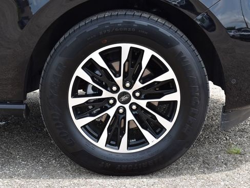 Used 2025 Ford Expedition Max Platinum AWD/4WD image 4