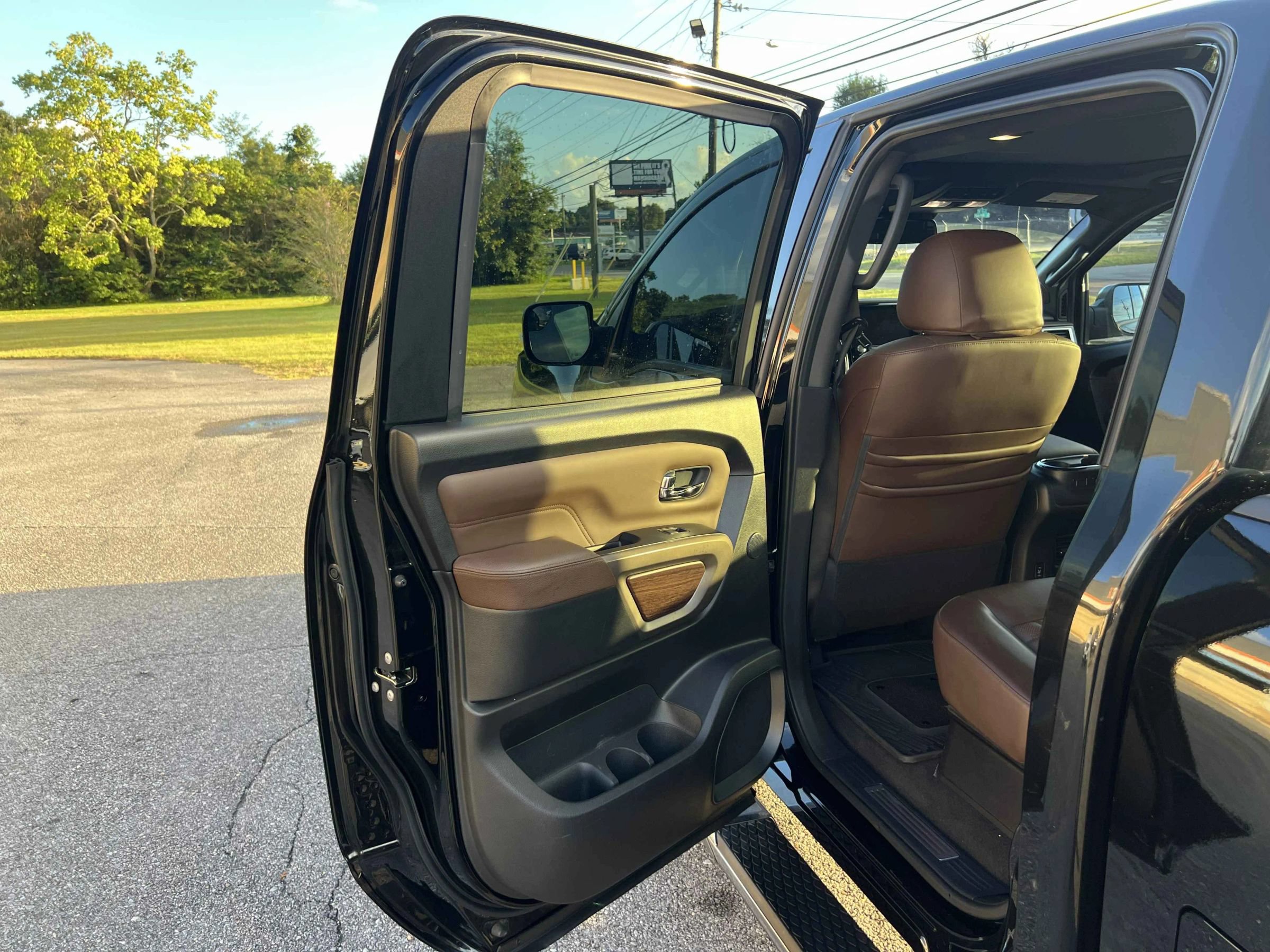 Used 2021 Nissan Titan Platinum Reserve w/ Moonroof Package RWD image 19