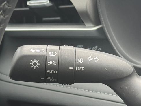 Used 2025 Toyota Highlander LE image 20