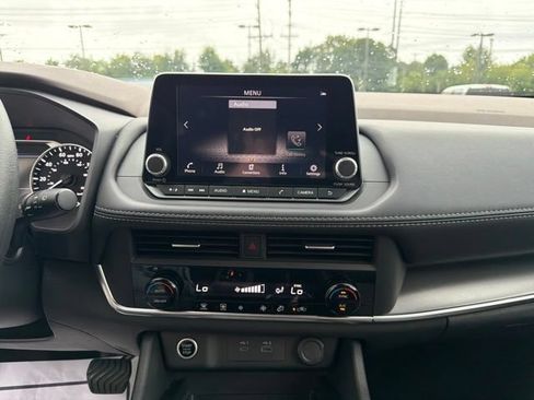 Used 2023 Nissan Rogue SV AWD/4WD image 17