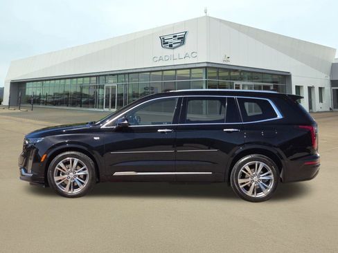 Used 2023 Cadillac XT6 Premium Luxury w/ Technology Package FWD image 3