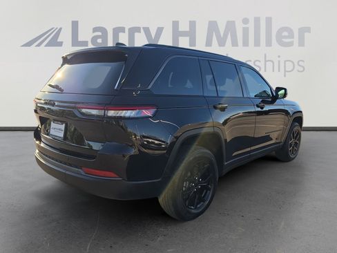 New 2026 Jeep Grand Cherokee Altitude AWD/4WD image 5