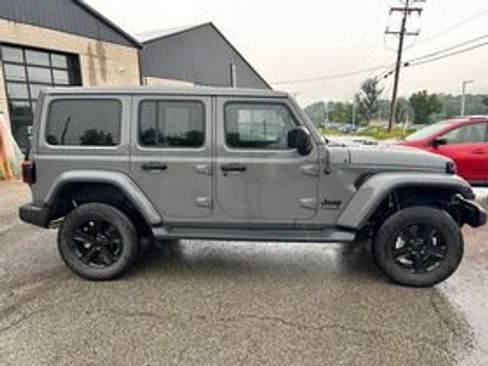 Used 2021 Jeep Wrangler Unlimited Sahara AWD/4WD image 2