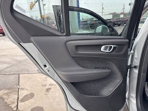 Certified 2025 Volvo XC40 B5 Core image 30