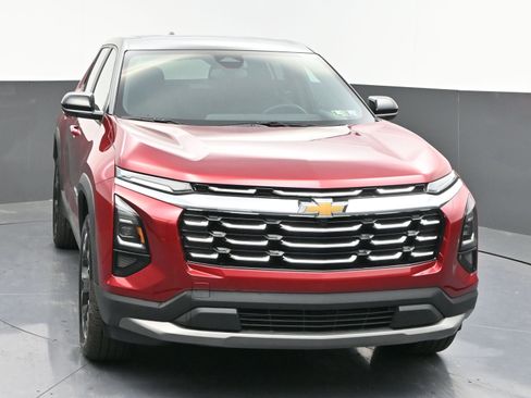 Used 2026 Chevrolet Equinox LT AWD/4WD image 2