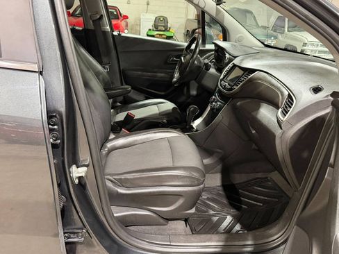 Used 2019 Chevrolet Trax LT w/ LT Convenience Package AWD/4WD image 25