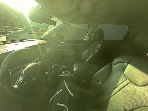 Used 2024 Kia Sorento SX image 7