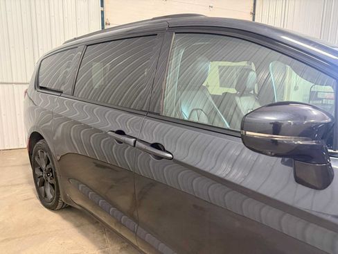 Used 2020 Chrysler Pacifica Limited FWD image 11