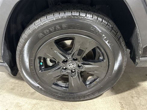 Used 2021 Toyota RAV4 XLE image 25