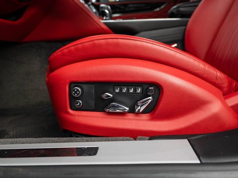 Used 2022 Bentley Flying Spur V8 image 32