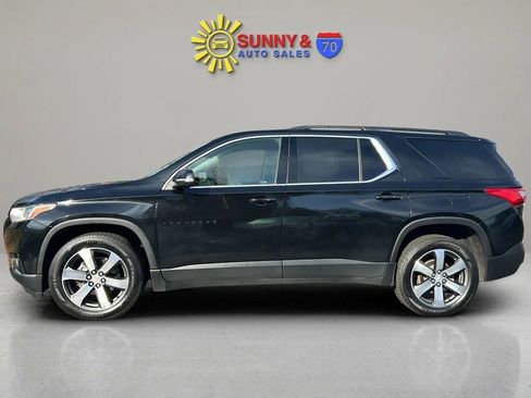 Used 2021 Chevrolet Traverse LT w/ LT Premium Package image 4