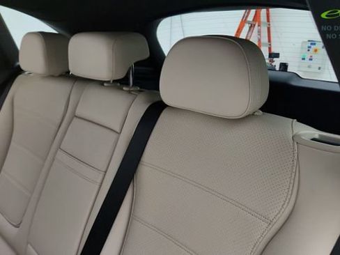 Used 2025 Mercedes-Benz GLC 300 4MATIC image 32