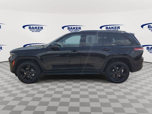 Used 2024 Jeep Grand Cherokee Limited w/ Luxury Tech Group II AWD/4WD image 8