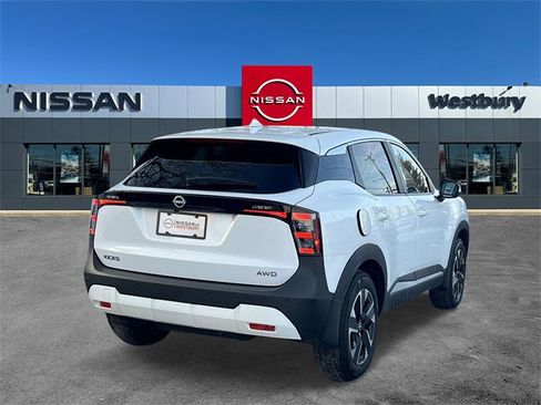 Used 2025 Nissan Kicks SV w/ Illumination Package image 8