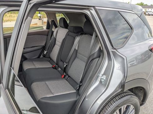 Used 2023 Nissan Rogue SV FWD image 36