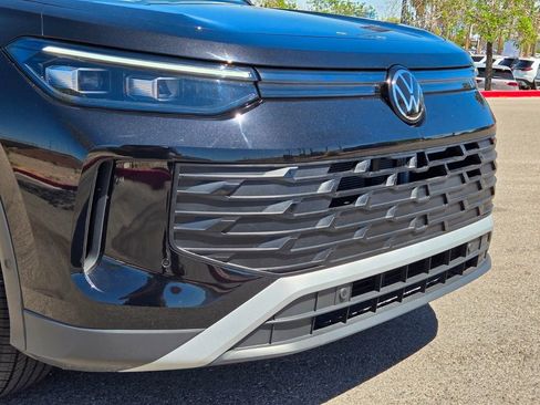 Used 2025 Volkswagen Tiguan S FWD image 2