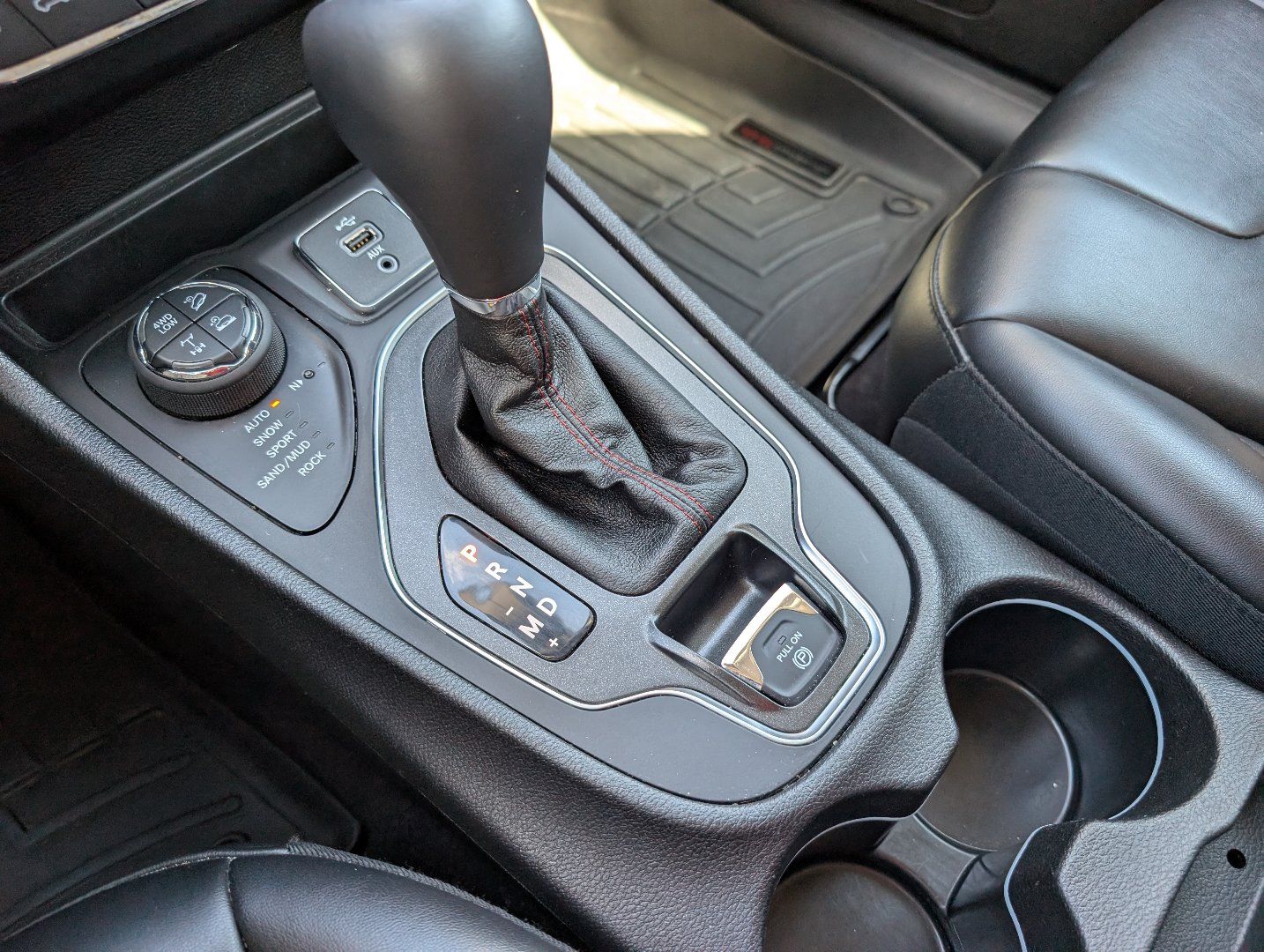 Used 2019 Jeep Cherokee Trailhawk w/ Cold Weather Group AWD/4WD image 18