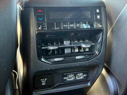 Used 2024 Jeep Grand Cherokee L Limited w/ Black Appearance Package AWD/4WD image 15
