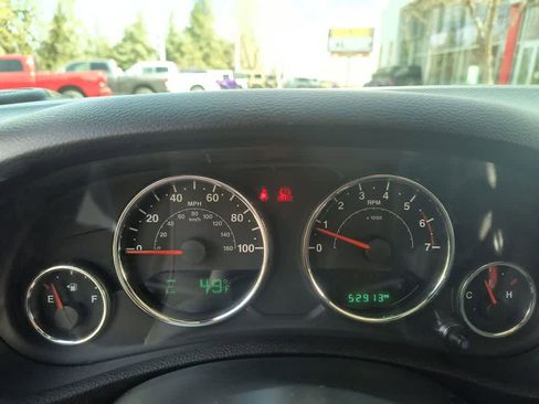 Used 2017 Jeep Wrangler Unlimited Sahara w/ Connectivity Group image 15