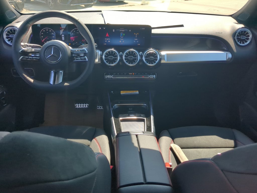 Used 2024 Mercedes-Benz GLB 250 image 2