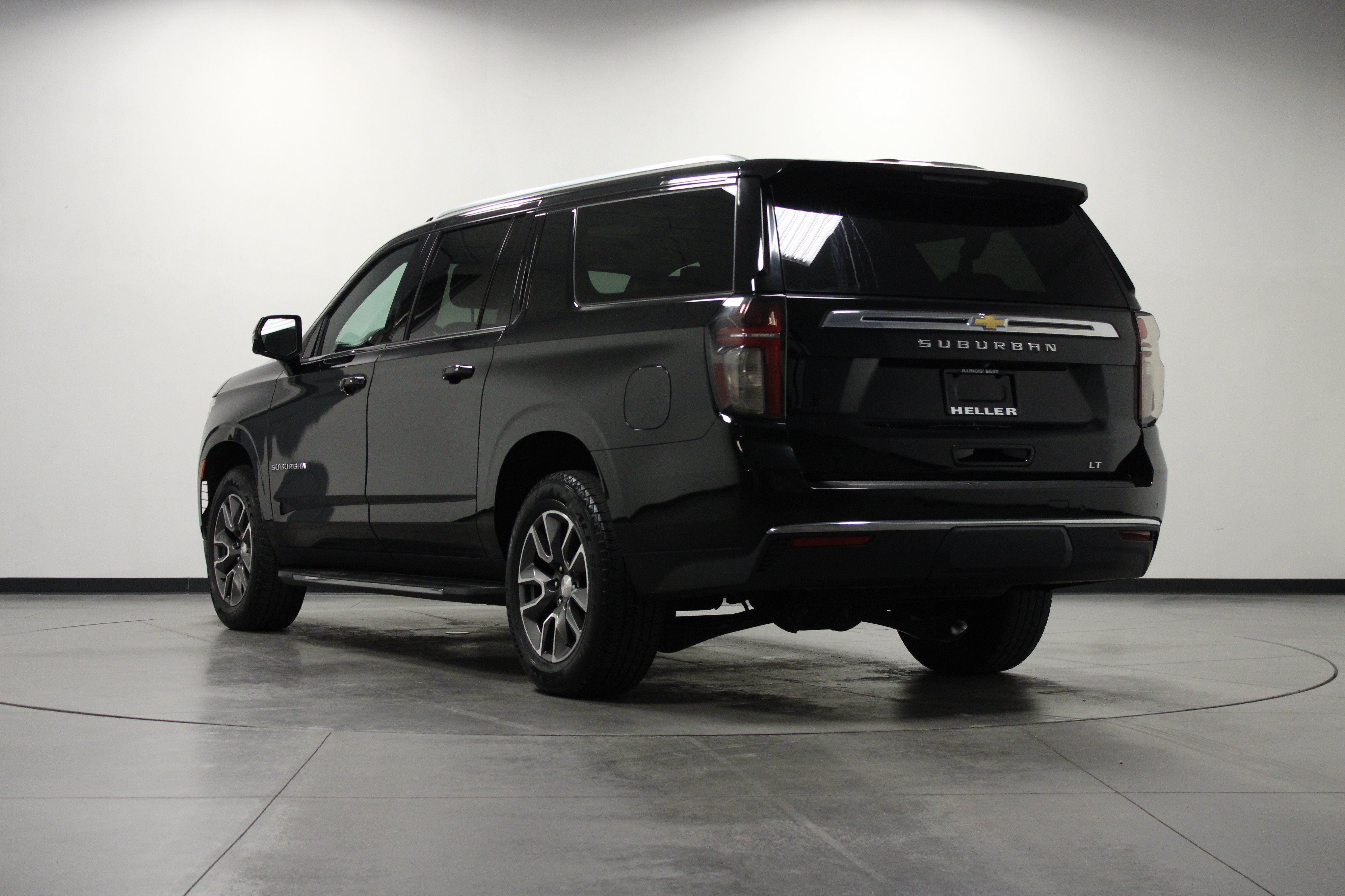 Used 2021 Chevrolet Suburban LT w/ LT Signature Package AWD/4WD image 6