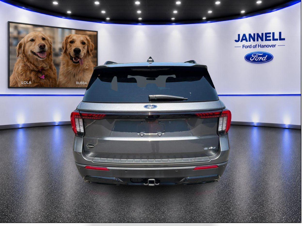 Used 2025 Ford Explorer ST-Line w/ ST-Line Street Pack AWD/4WD image 7