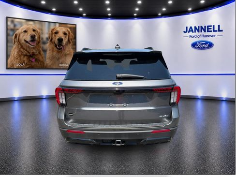 Used 2025 Ford Explorer ST-Line w/ ST-Line Street Pack AWD/4WD image 7