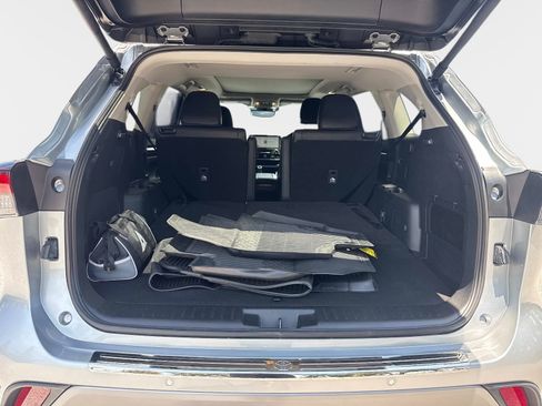 Used 2025 Toyota Highlander Platinum AWD/4WD image 9