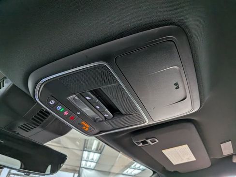 Used 2025 Buick Enclave Avenir w/ Super Cruise Package image 17