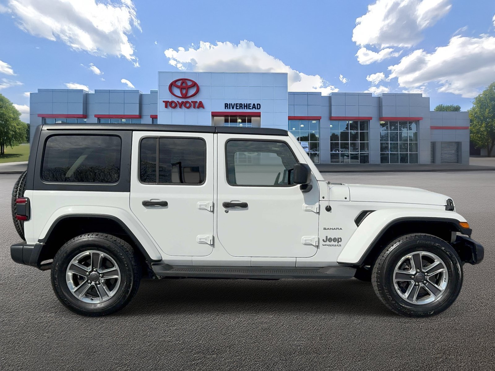 Used 2021 Jeep Wrangler Unlimited Sahara w/ Dual Top Group AWD/4WD image 3