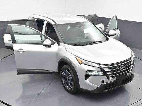 Used 2025 Nissan Rogue SV FWD image 45