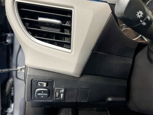 Used 2016 Toyota Corolla LE image 17
