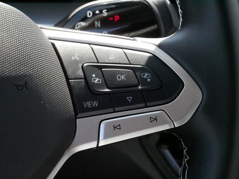 Certified 2025 Volkswagen Tiguan SE AWD/4WD image 27
