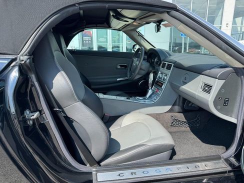 Used 2008 Chrysler Crossfire Limited RWD image 13