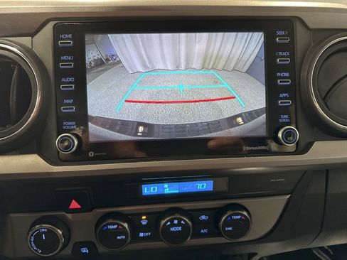 Certified 2022 Toyota Tacoma SR5 AWD/4WD image 11