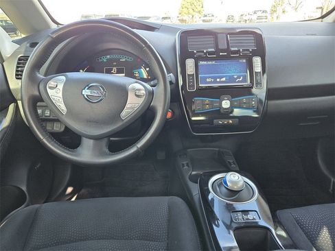 Used 2015 Nissan Leaf SV w/ Premium Package image 18