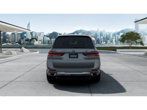 Used 2026 BMW X7 xDrive40i w/ Executive Package image 5