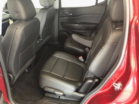 Used 2023 GMC Acadia SLT w/ Technology Package image 9