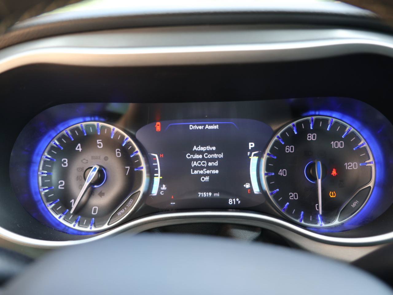 Used 2023 Chrysler Pacifica Touring-L FWD image 11