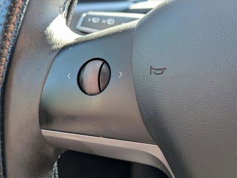 Used 2022 Tesla Model Y Long Range image 11