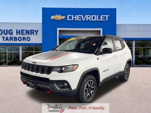 Used 2025 Jeep Compass Trailhawk AWD/4WD image 1