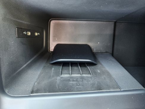 New 2025 Volkswagen Tiguan SE image 34