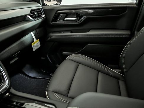 New 2026 GMC Yukon XL Elevation w/ LPO, Illumination Package image 18