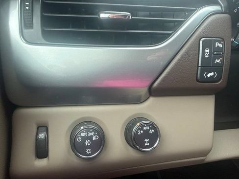 Used 2016 Chevrolet Tahoe LTZ AWD/4WD image 17