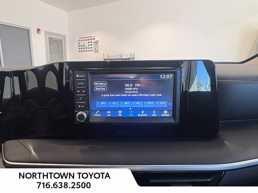 Used 2025 Nissan Kicks S AWD/4WD image 15