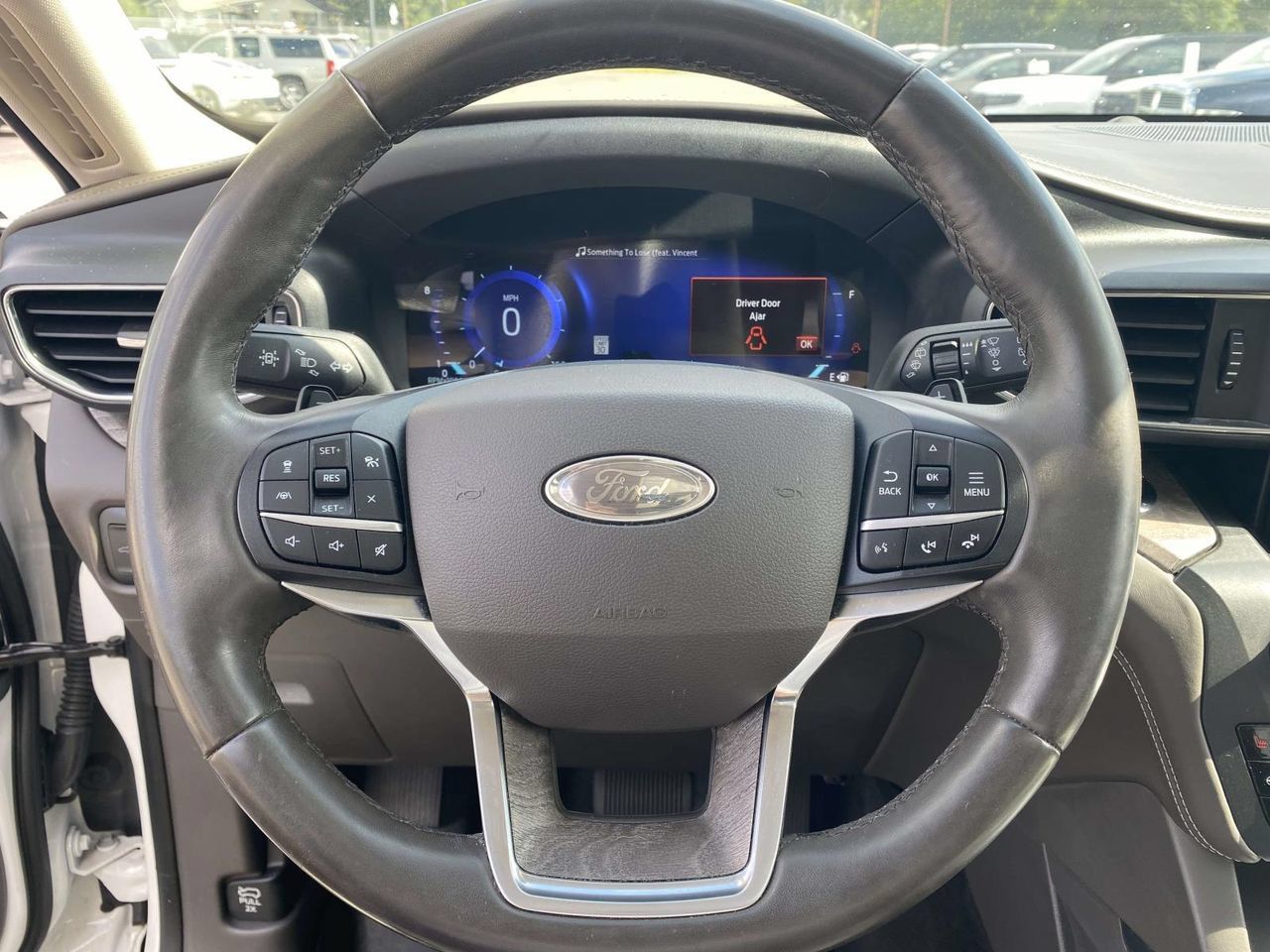 Used 2020 Ford Explorer Platinum w/ Premium Technology Package AWD/4WD image 21