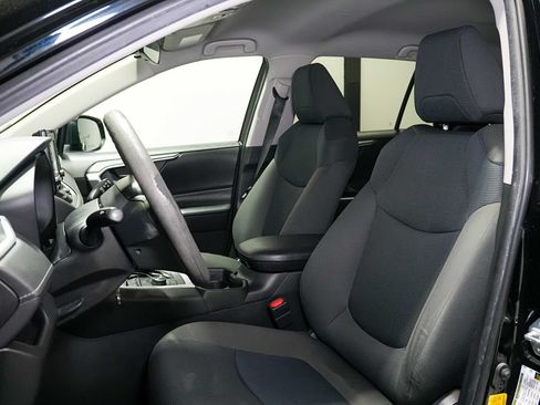 Used 2021 Toyota RAV4 LE AWD/4WD image 16