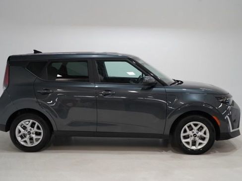 Used 2025 Kia Soul LX w/ LX Technology Package image 11